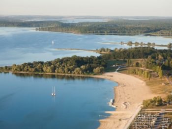 Lac et forêt d'orient